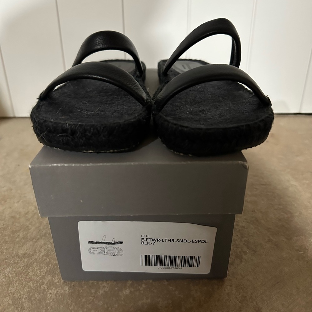 Everlane Black sandals in size 7. Never worn.